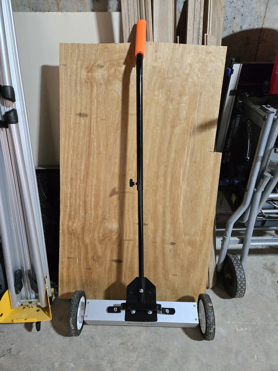 Full view of the Toolwiz magnetic sweeper with telescoping handle
